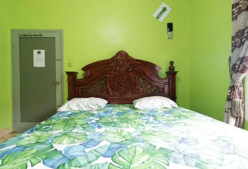 Hotelli Waroeng Transit & Depary Homestay