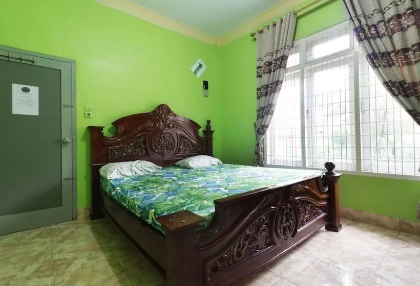 Hotelli Waroeng Transit & Depary Homestay