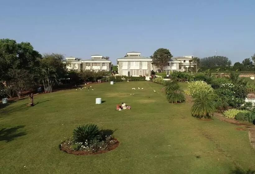 リゾートホテル Fazlani Natures Nest   The Wellness Retreat