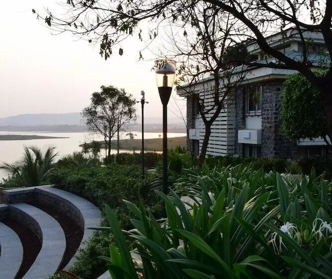 リゾートホテル Fazlani Natures Nest   The Wellness Retreat