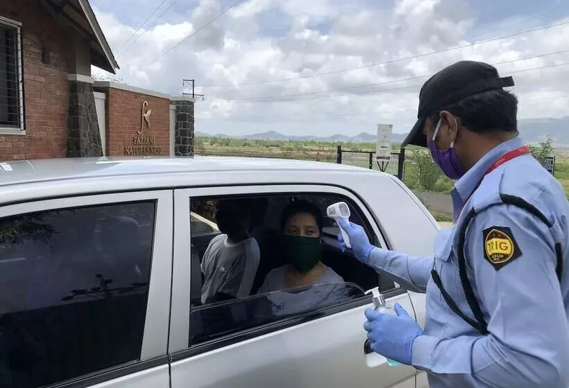 リゾートホテル Fazlani Natures Nest   The Wellness Retreat