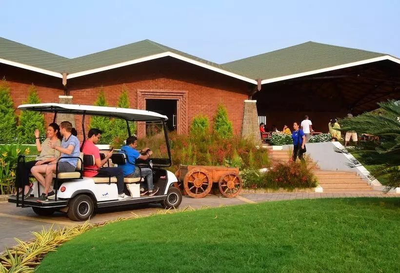 リゾートホテル Fazlani Natures Nest   The Wellness Retreat