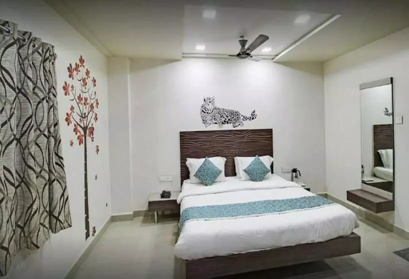 Hotel Daksh