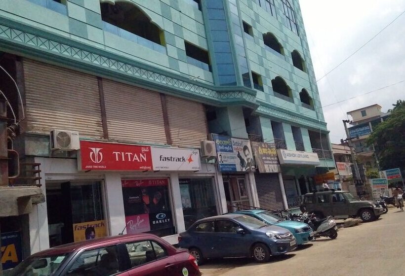 فندق Iroomz Nama Residency