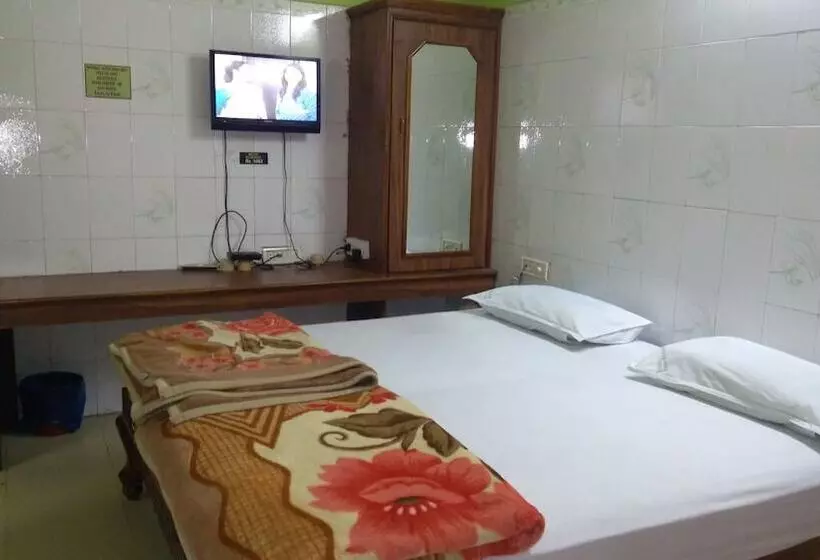 ホテル Iroomz Nama Residency