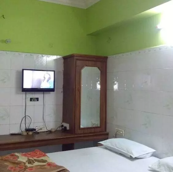 ホテル Iroomz Nama Residency