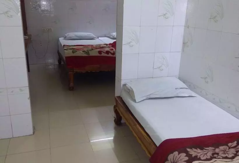 ホテル Iroomz Nama Residency