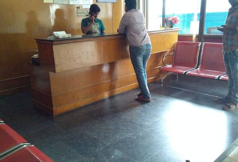 فندق Iroomz Nama Residency