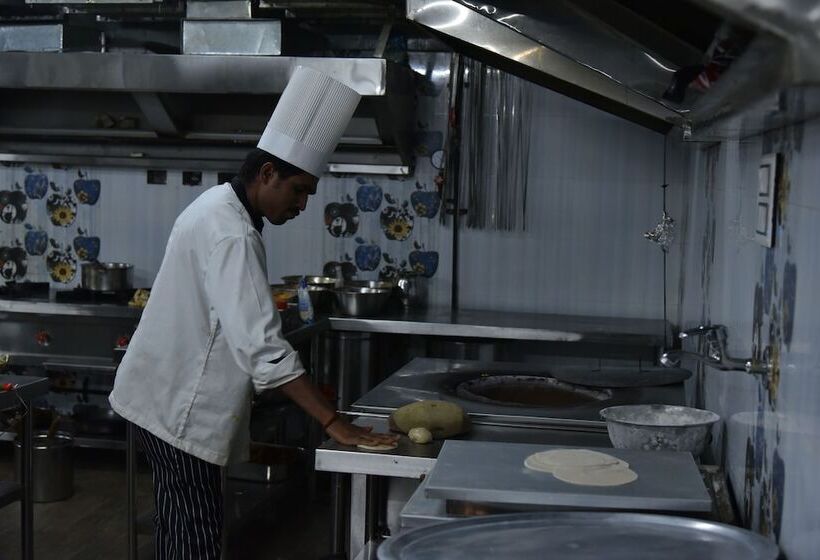 Hotel Mamta International