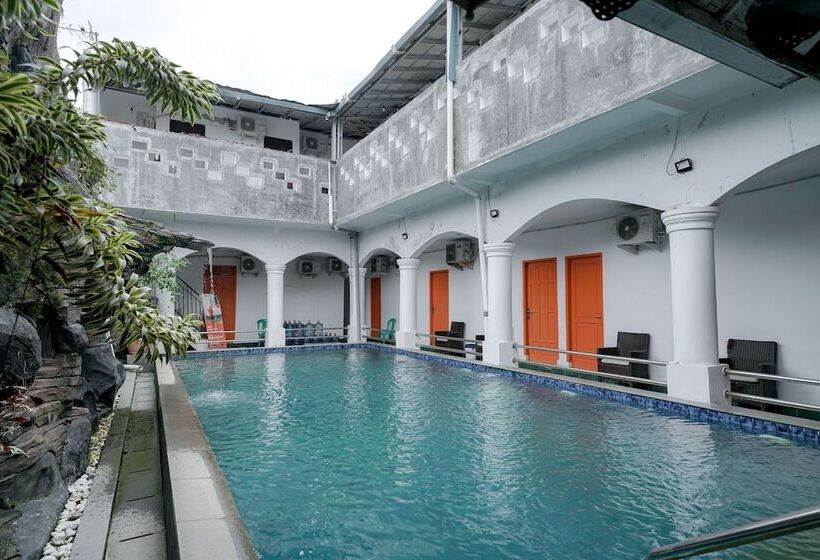 Otel Reddoorz Syariah Near Exit Toll Puncak