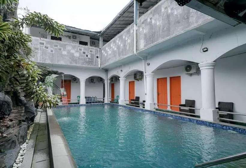 Hotelli Reddoorz Syariah Near Exit Toll Puncak