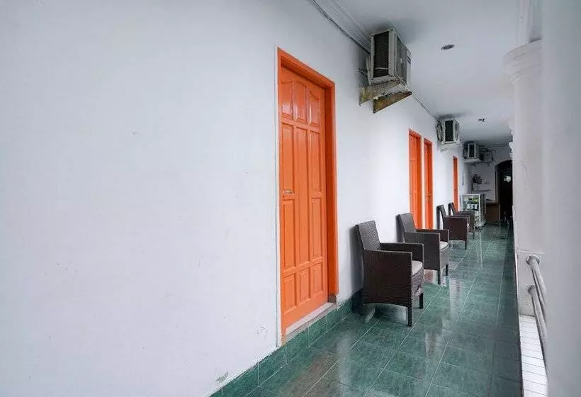 Hotelli Reddoorz Syariah Near Exit Toll Puncak