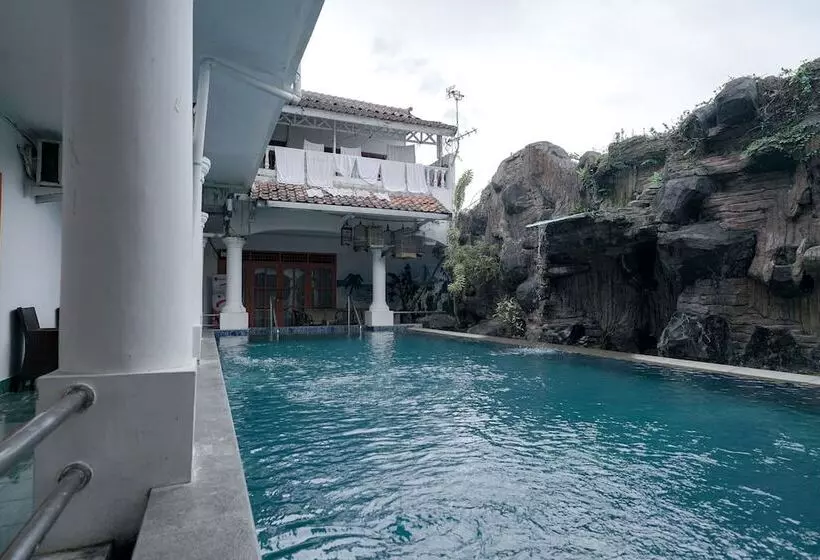 Hotelli Reddoorz Syariah Near Exit Toll Puncak