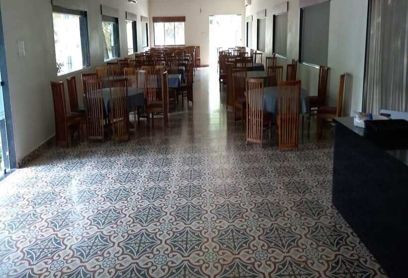 호텔 Van Vihar Farm & Resort