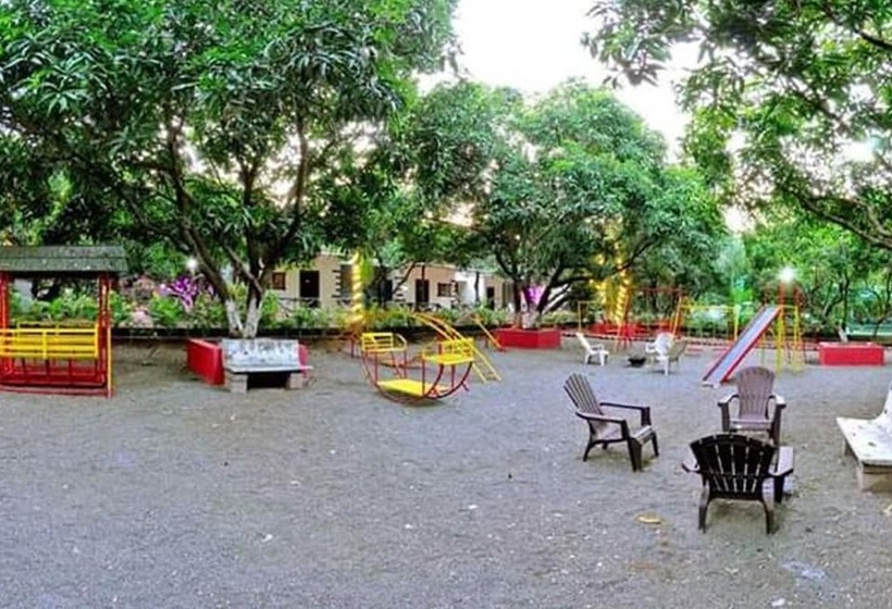 호텔 Van Vihar Farm & Resort