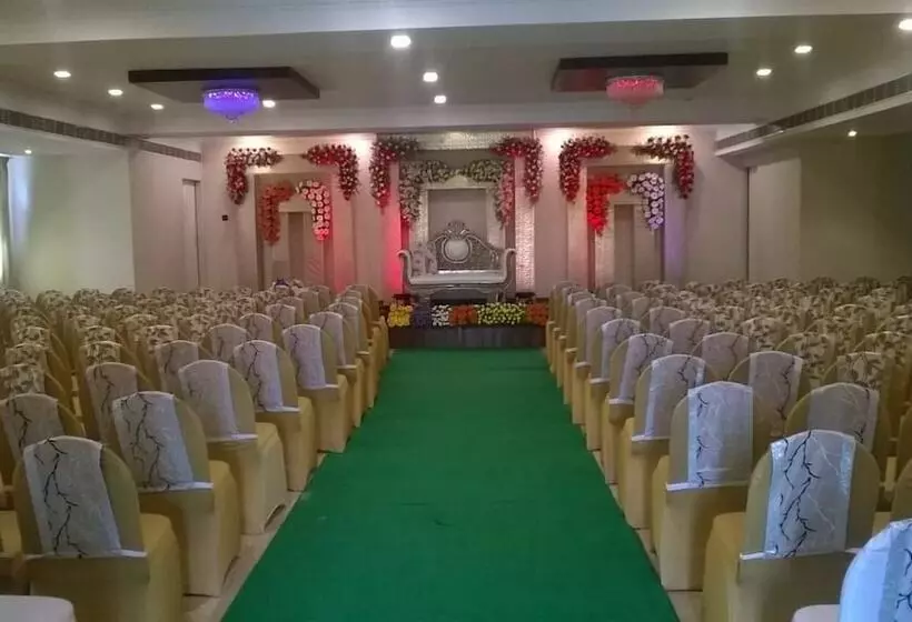 Iroomz Hotel Sr Grand