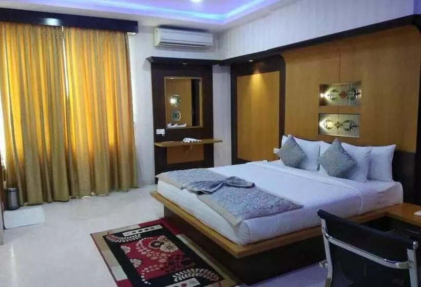 Iroomz Hotel Sr Grand