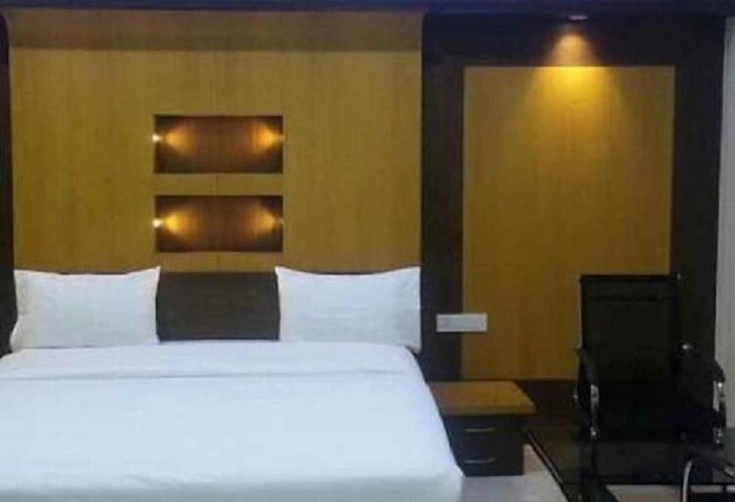 Iroomz Hotel Sr Grand