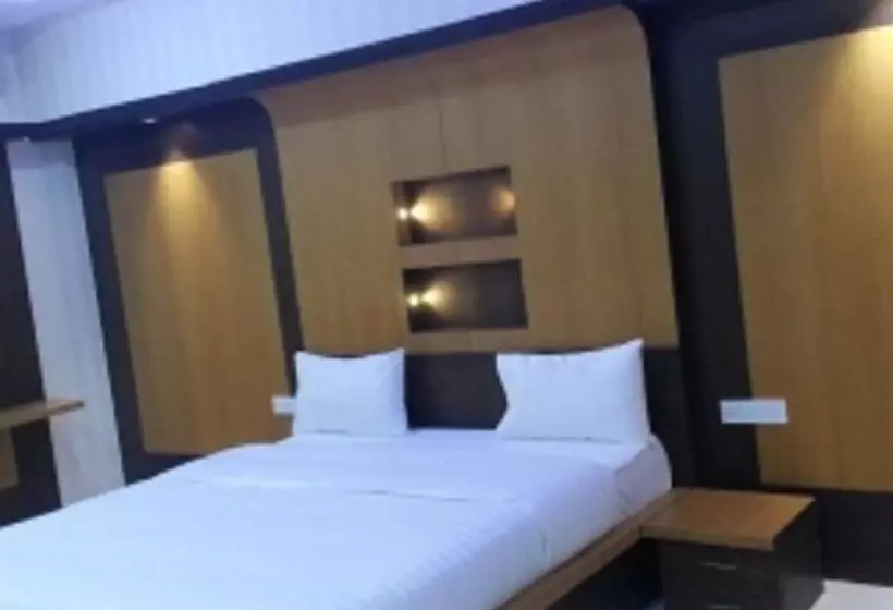 Iroomz Hotel Sr Grand