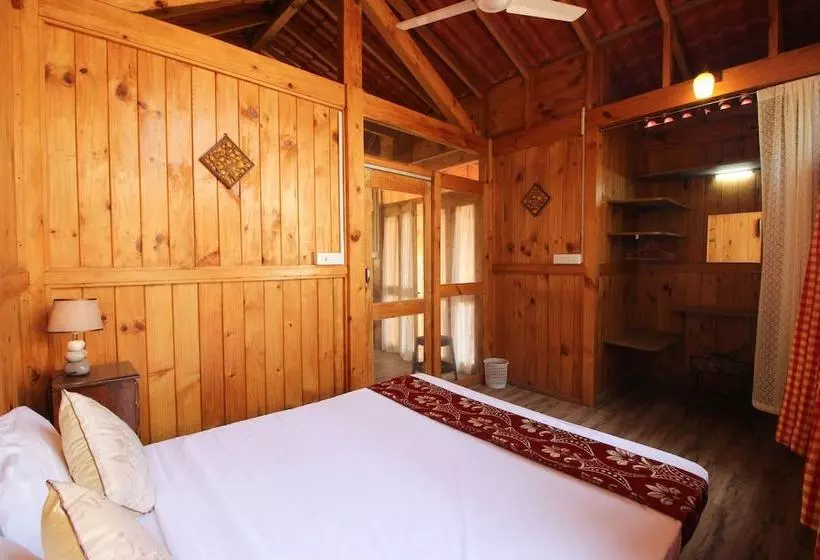 Oyo Home 10723 Pool View Studio