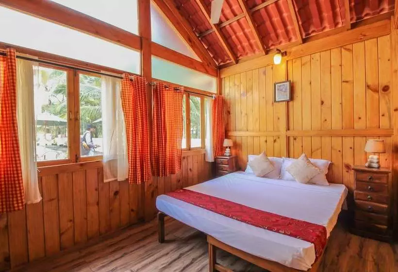 Oyo Home 10723 Pool View Studio