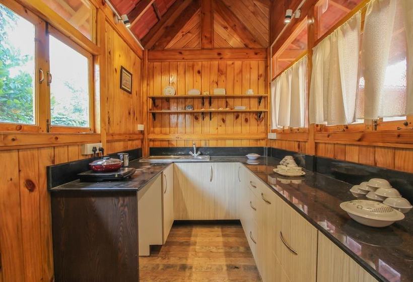 Oyo Home 10723 Pool View Studio