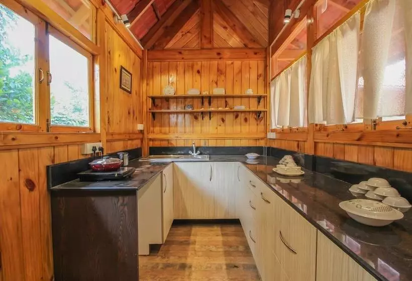 Oyo Home 10723 Pool View Studio