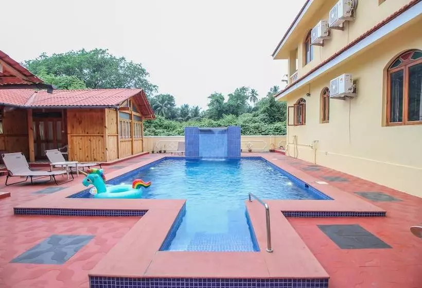 Oyo Home 10723 Pool View Studio