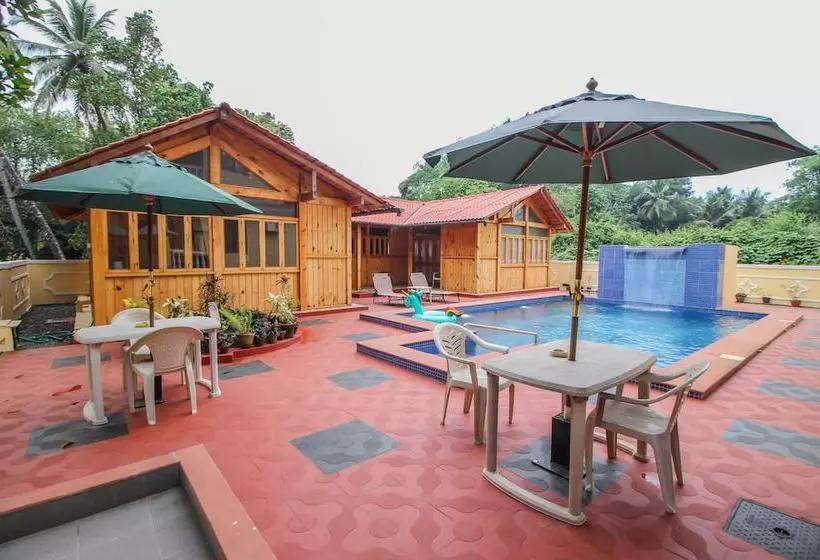 Oyo Home 10723 Pool View Studio