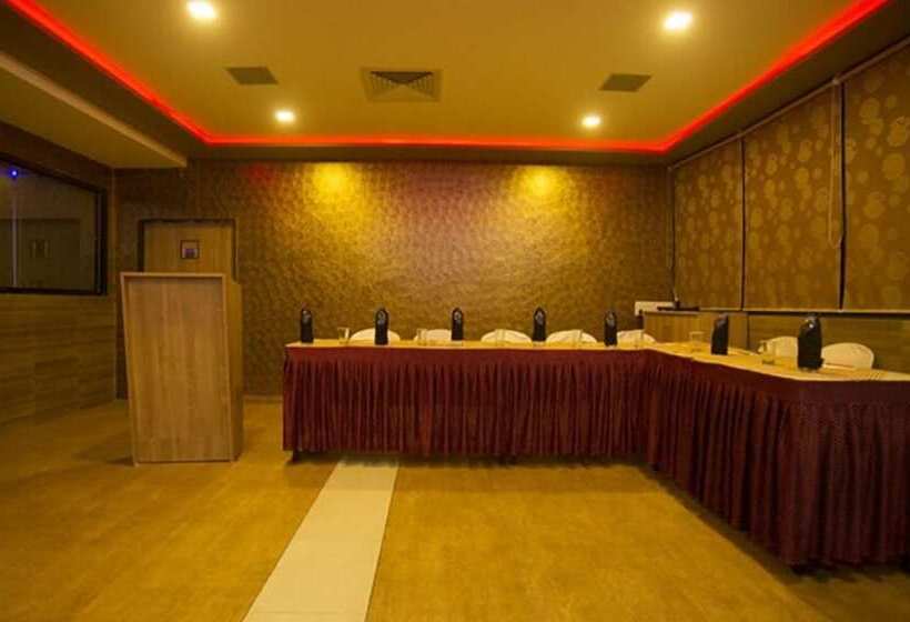 Pride Biznotel The Maison Anand