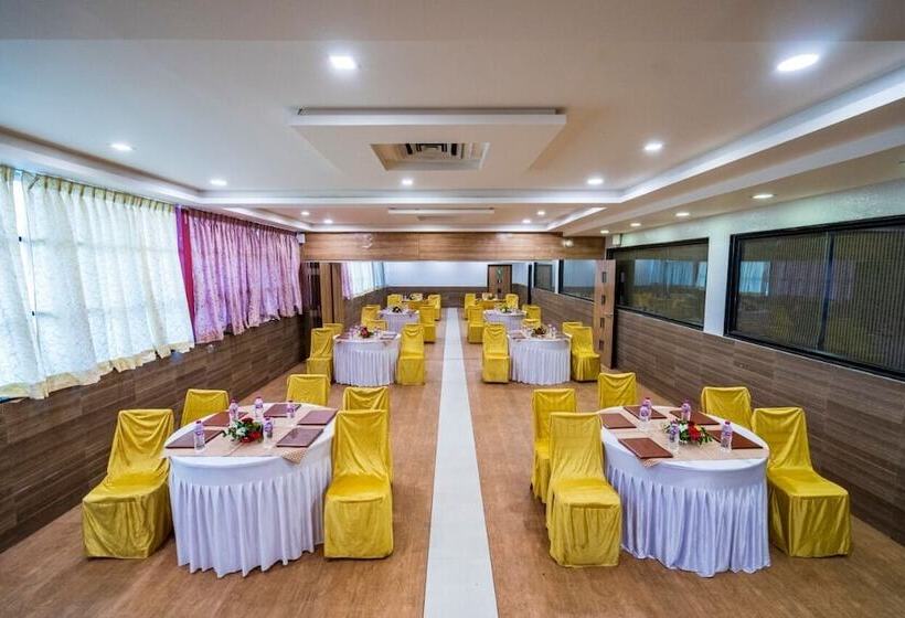 Pride Biznotel The Maison Anand