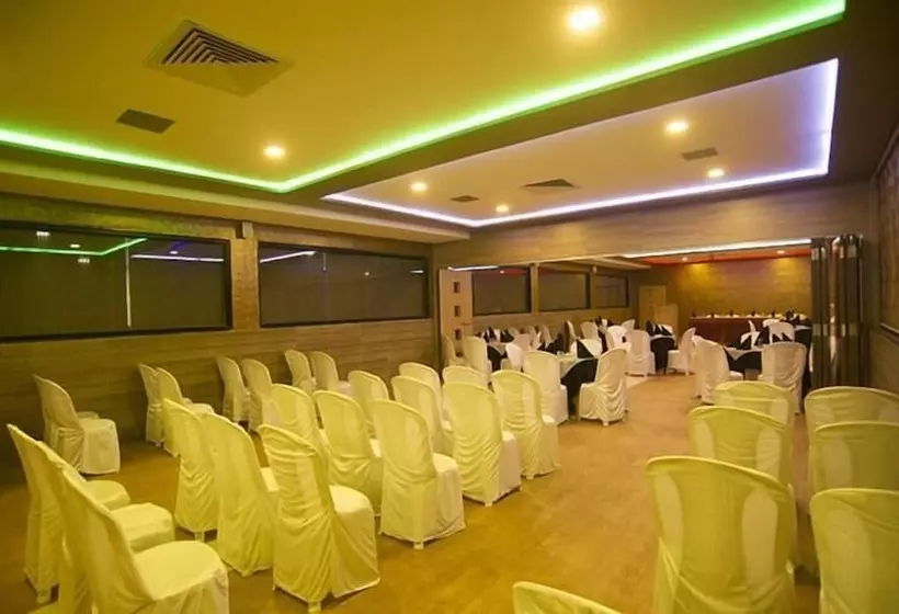 Pride Biznotel The Maison Anand