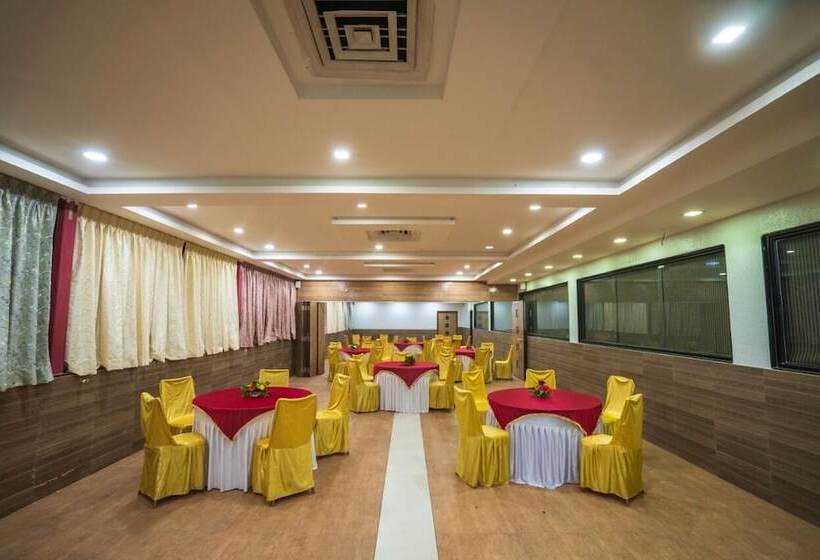 Pride Biznotel The Maison Anand