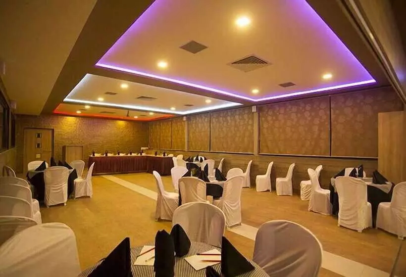Pride Biznotel The Maison Anand
