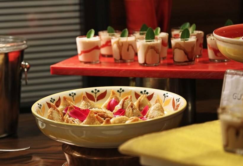 Pride Biznotel The Maison Anand