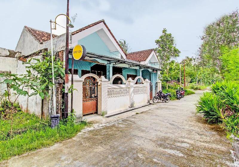 Hotel Spot On 2546 Griya Widya Syariah