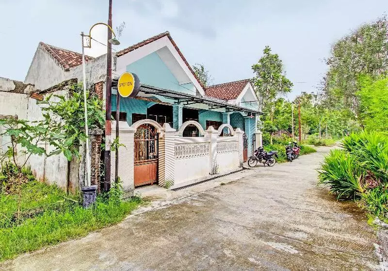 Hotelli Spot On 2546 Griya Widya Syariah
