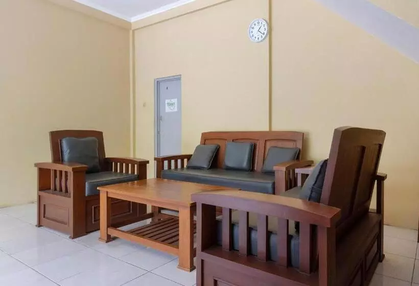 Hotelli Spot On 2891 999 Guest House