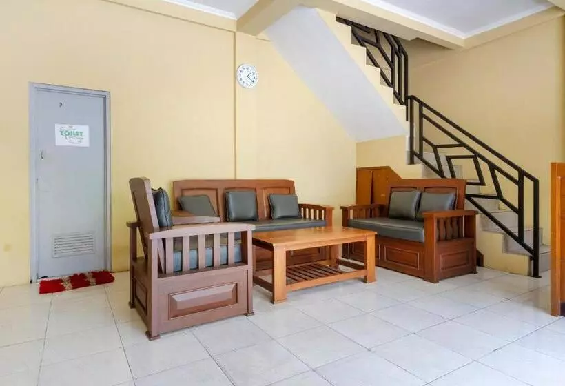 Hotelli Spot On 2891 999 Guest House