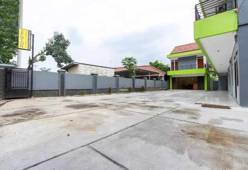 Hotelli Spot On 2891 999 Guest House