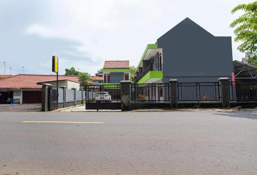 בית מלון כפרי Spot On 2891 999 Guest House