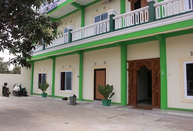 Pensione Reddoorz @ Cisaga