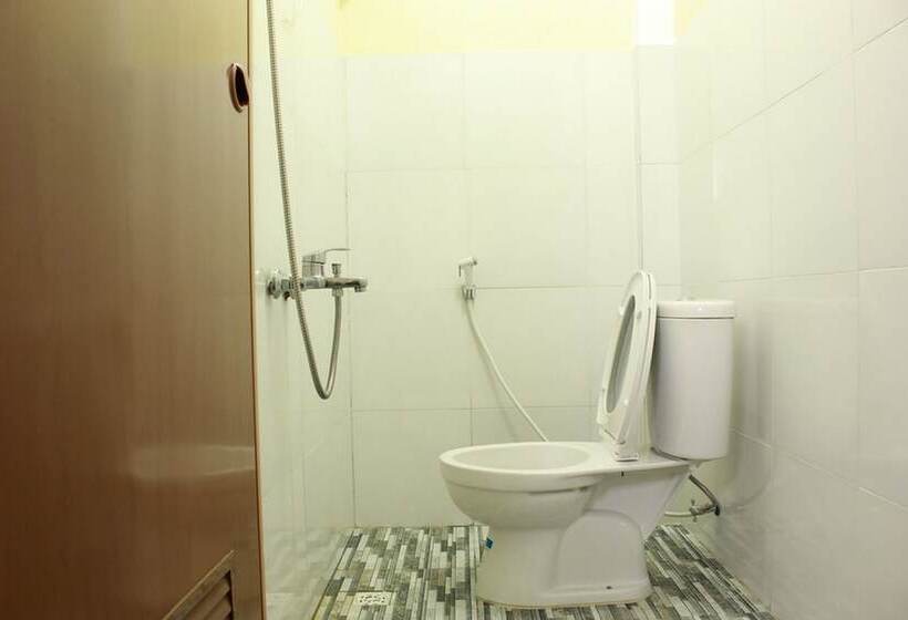 Pensione Reddoorz @ Cisaga