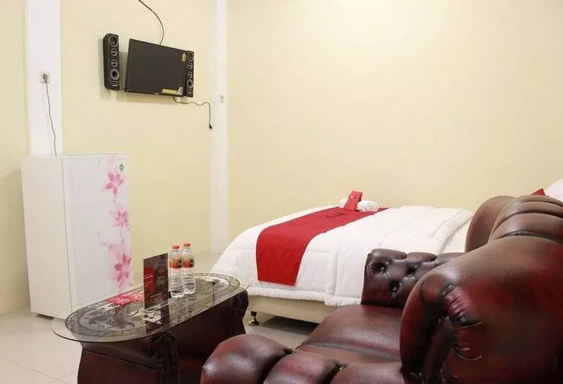 Pension (Hôtel basse catégorie) Reddoorz @ Cisaga