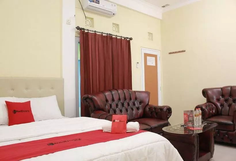 Pension (Hôtel basse catégorie) Reddoorz @ Cisaga