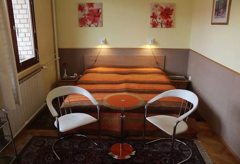 Budavar Bed And Breakfast