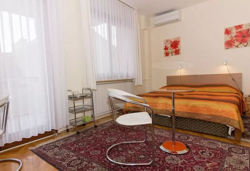 Budavar Bed And Breakfast