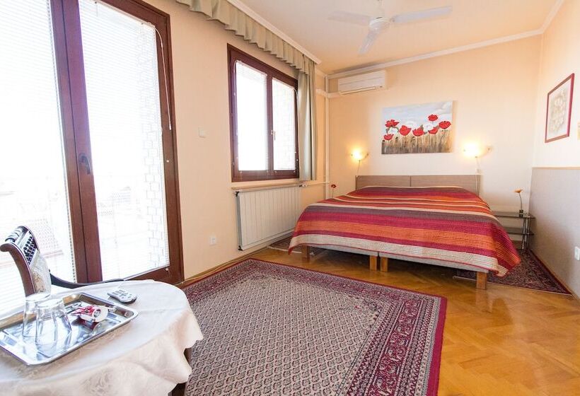 Budavar Bed And Breakfast