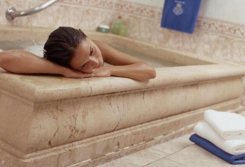 فندق Parque Balneario Termas Pallares