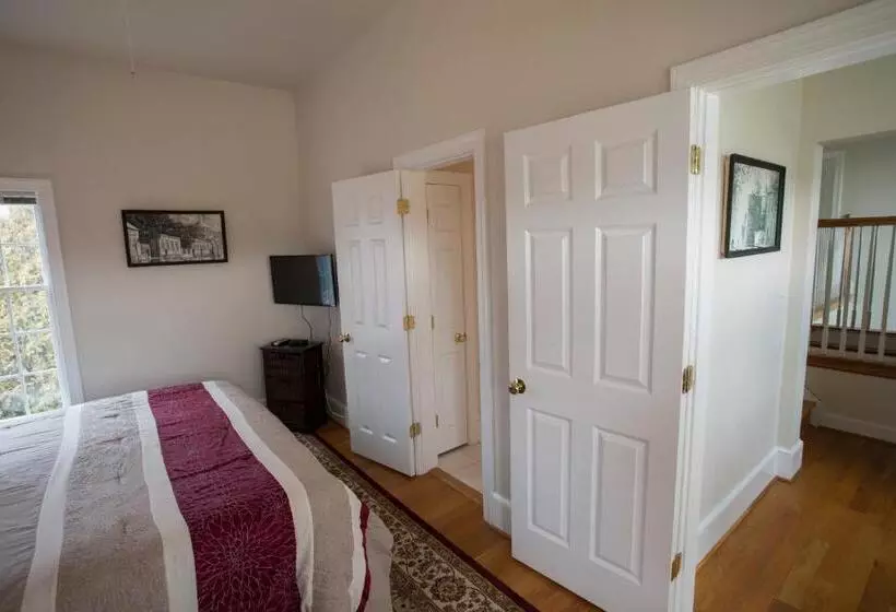 Loudoun Valley Manor B&b